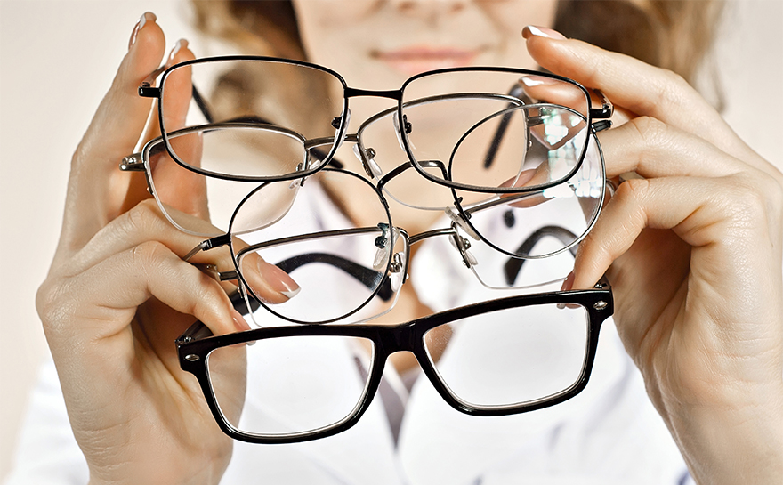 Les montures rondes, carrées, et ovales : quel style pour quel âge ?​