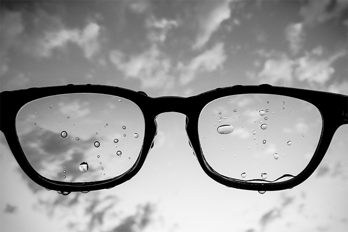 Préserver ses lunettes sous la pluie et par temps humide​