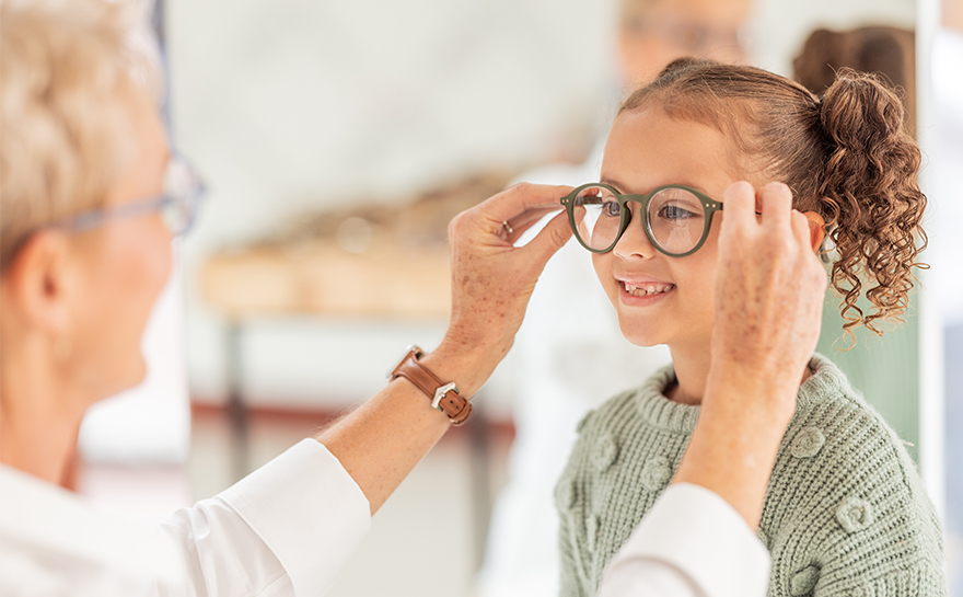 Le rôle des opticiens dans la prévention des problèmes oculaires chez les enfants​