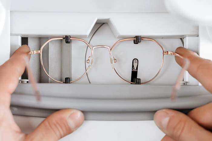 Entretenir et faire contrôler régulièrement ses lunettes pour préserver l’ajustement​