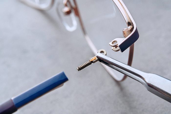 Pourquoi faire appel à un opticien pour un ajustement précis reste indispensable​