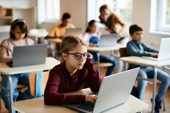 Adapter les lunettes au quotidien de l’enfant ​