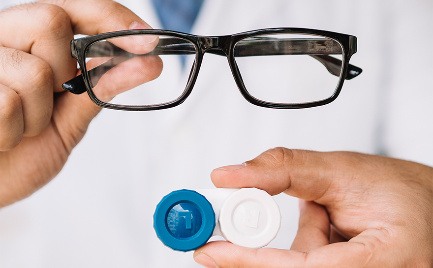 Comment les corrections sont appliquées dans les lunettes et les lentilles ?